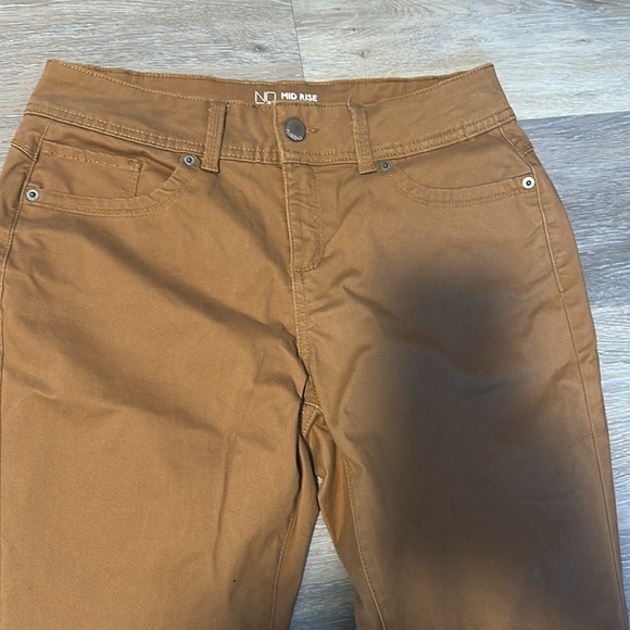 No Boundaries 13 Mid Rise Skinny khaki straight leg pant stretch NWOT - Picture 3 of 5